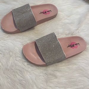 BETSEY JOHNSON:        Luv BETSEY 💋bling slides size 10 women